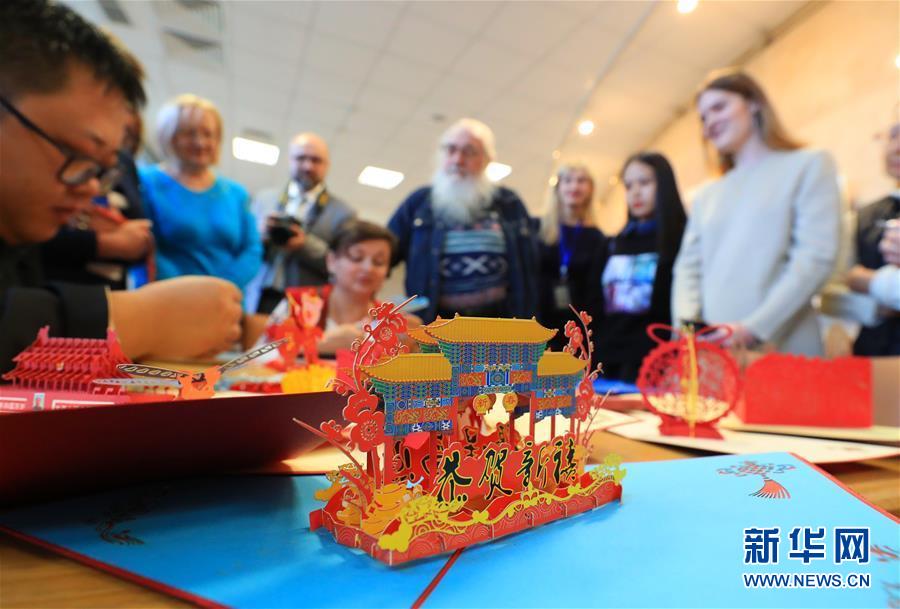 (國(guó)際)(1)中白民間藝術(shù)精品展在白俄羅斯開幕