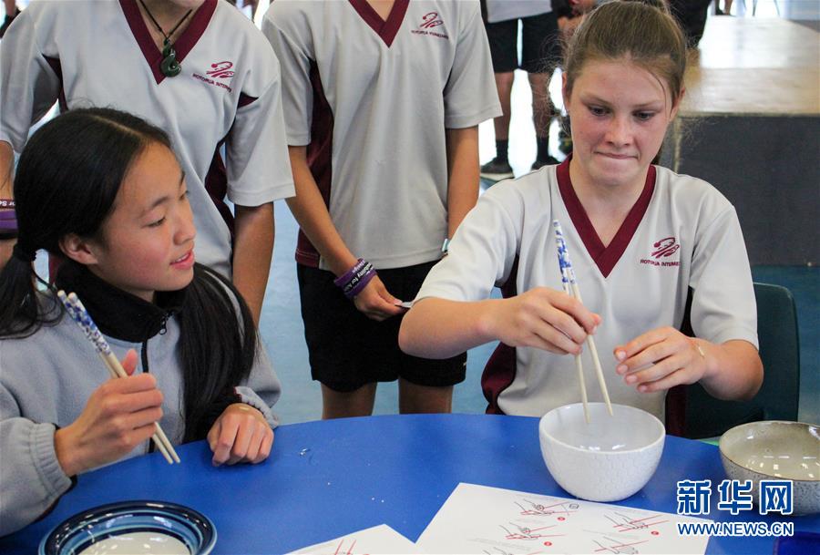 （國際&middot;圖文互動）（4）通訊：&ldquo;Kia Ora，都來吧，漢語學(xué)習(xí)發(fā)了芽&rdquo;&mdash;&mdash;新西蘭羅托魯阿初級中學(xué)中文助教的夢想