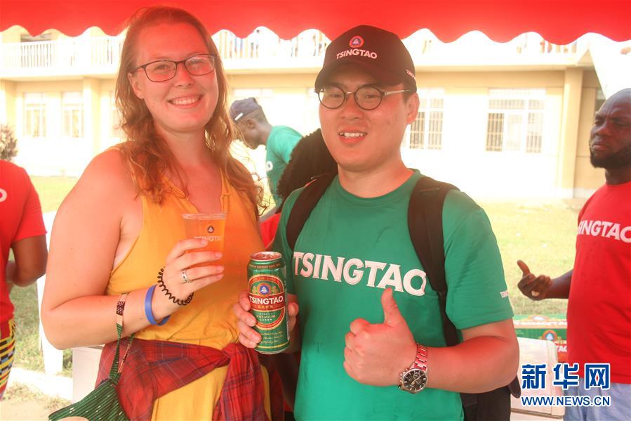 (國際·圖文互動)(3)通訊:中國啤酒節(jié)走進非洲海濱城市