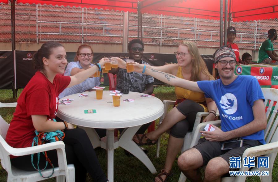 (國際·圖文互動)(4)通訊:中國啤酒節(jié)走進非洲海濱城市