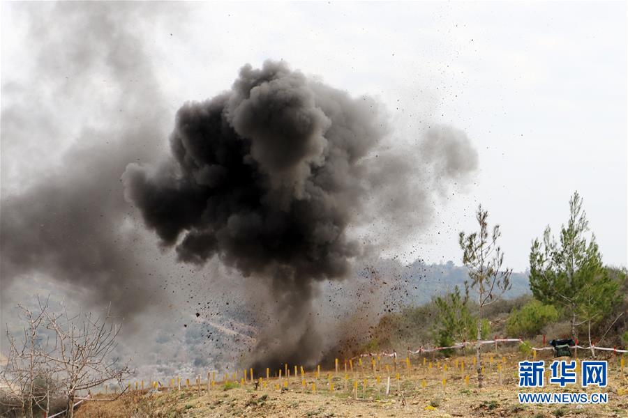 （國際&middot;圖文互動）（4）通訊：&ldquo;中國軍人掃雷一如既往專業(yè)和敬業(yè)！&rdquo;&mdash;&mdash;記中國赴黎維和部隊完成&ldquo;藍線&rdquo;3個雷場清排任務