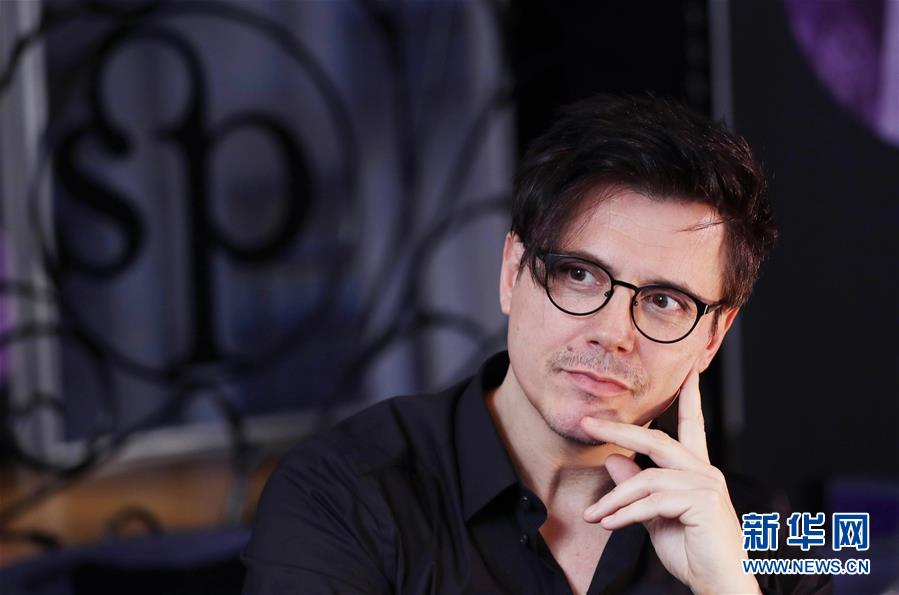 （國際&middot;圖文互動(dòng)）（3）通訊：手牽手，我們共同驅(qū)散陰霾&mdash;&mdash;法國音樂人創(chuàng)作抗疫歌曲背后的故事