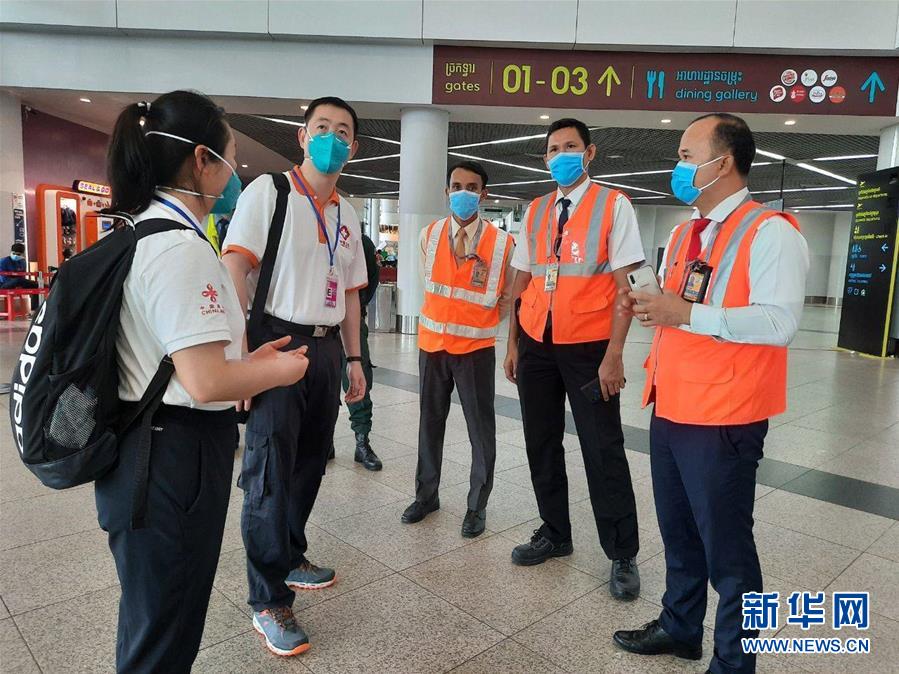 （國際疫情&middot;圖文互動）（4）&ldquo;工作忙碌又細(xì)致，經(jīng)驗(yàn)豐富又專業(yè)&rdquo;&mdash;&mdash;一名柬埔寨青年眼中的中國援柬抗疫醫(yī)療專家組