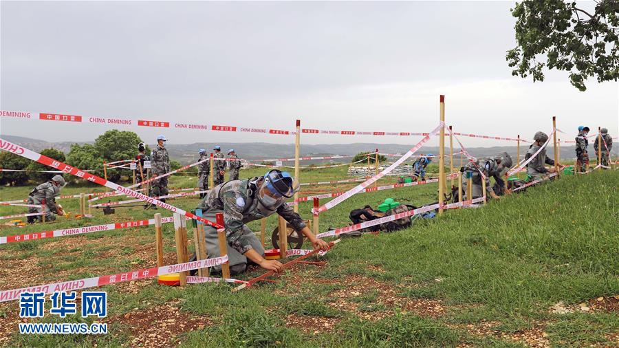 （國際&middot;圖文互動）（3）通訊：&ldquo;中國式掃雷精準且高效&rdquo;&mdash;&mdash;記聯(lián)黎官員視察中國維和官兵&ldquo;藍線&rdquo;掃雷訓(xùn)練