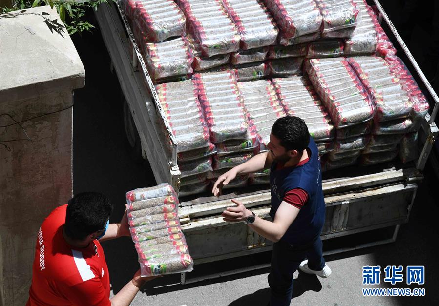 （國(guó)際疫情&middot;圖文互動(dòng)）（1）通訊：疫情中，那抹笑容最難忘&mdash;&mdash;記向困難家庭發(fā)放愛心包裹的敘利亞青年志愿者