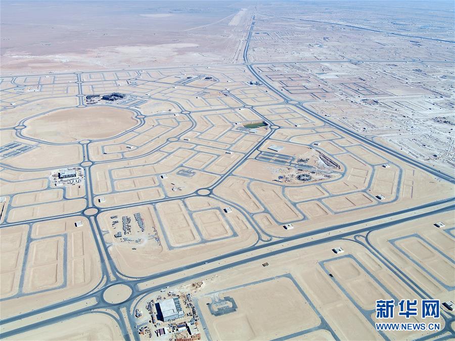 （國際疫情&middot;圖文互動）（5）通訊：防疫、生產(chǎn)兩不誤，沙漠現(xiàn)&ldquo;棋盤&rdquo;&mdash;&mdash;記中企承建科威特住房基建項目