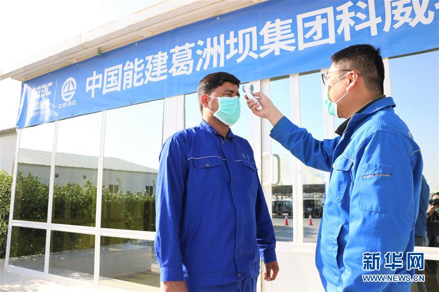 （國際疫情&middot;圖文互動）（6）通訊：防疫、生產(chǎn)兩不誤，沙漠現(xiàn)&ldquo;棋盤&rdquo;&mdash;&mdash;記中企承建科威特住房基建項目