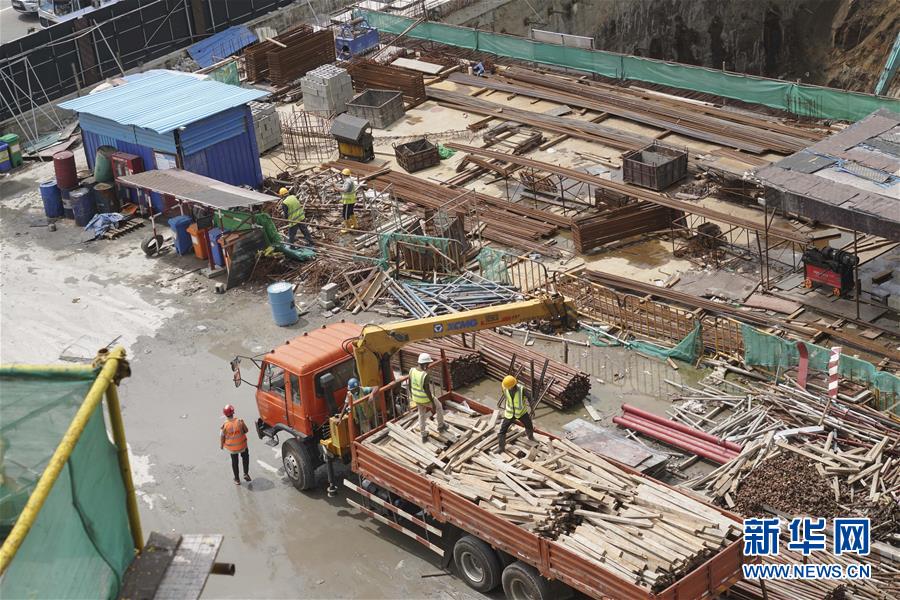 (國際·圖文互動(dòng))(1)中國港灣科倫坡房建項(xiàng)目復(fù)工目擊記