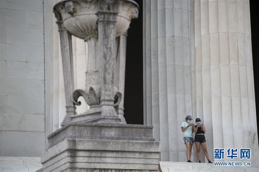 (國際疫情)(1)美國單日新增病例數(shù)超4萬 近期病例年輕人居多
