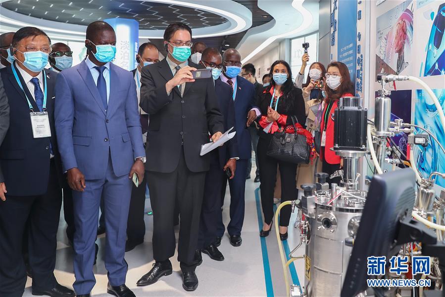 （圖文互動(dòng)）（1）&ldquo;中國承諾從不落空&rdquo;&mdash;&mdash;記非洲使節(jié)參觀國藥集團(tuán)了解新冠疫苗研發(fā)