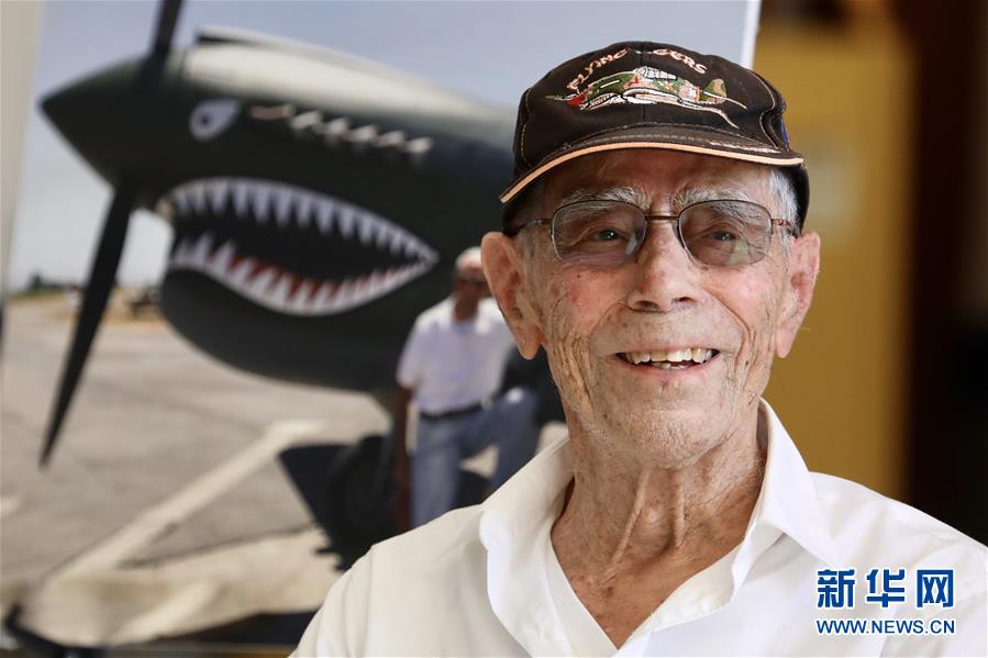 （國(guó)際&middot;圖文互動(dòng)）（2）&ldquo;飛虎隊(duì)&rdquo;百歲老兵駕機(jī)重上藍(lán)天