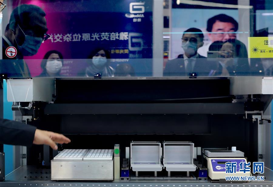（第三屆進博會&middot;圖文互動）（11）新疫苗、新療法，進博會最&ldquo;火爆&rdquo;展區(qū)見聞