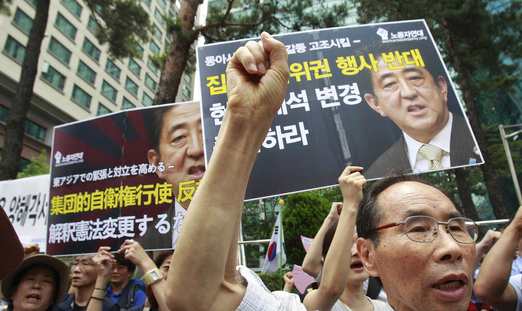 韓國民眾集會(huì)抗議日本解禁集體自衛(wèi)權(quán)（組圖）