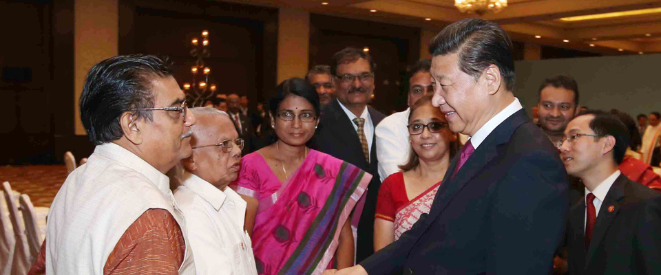 習(xí)近平會(huì)見印度友好人士、友好團(tuán)體代表并頒發(fā)和平共處五項(xiàng)原則友誼獎(jiǎng)