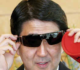 2015，安倍會(huì)繼續(xù)"暴走"嗎？