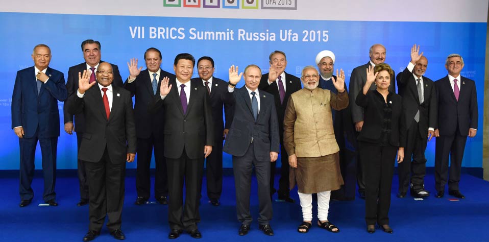 習(xí)近平出席金磚國家同歐亞經(jīng)濟(jì)聯(lián)盟、上海合作組織成員國、觀察員國及受邀國領(lǐng)導(dǎo)人對話會