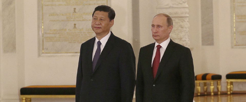 2013年3月，習(xí)近平出席普京舉行的歡迎儀式