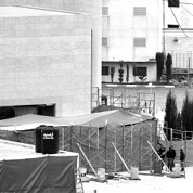 驗(yàn)尸能否解開(kāi)謎團(tuán)？